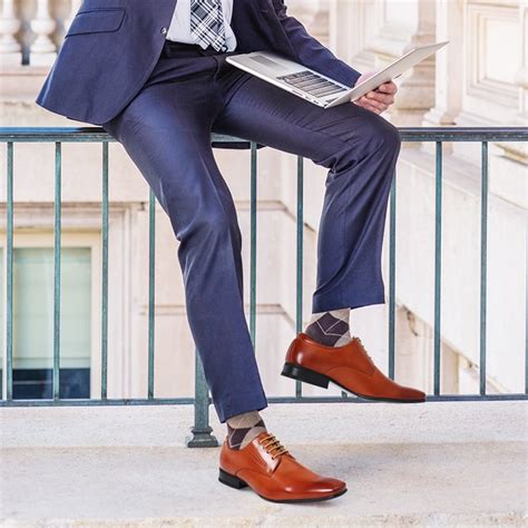 what color shoes to wear with a navy blue suit|navy blue suit brown shoes.